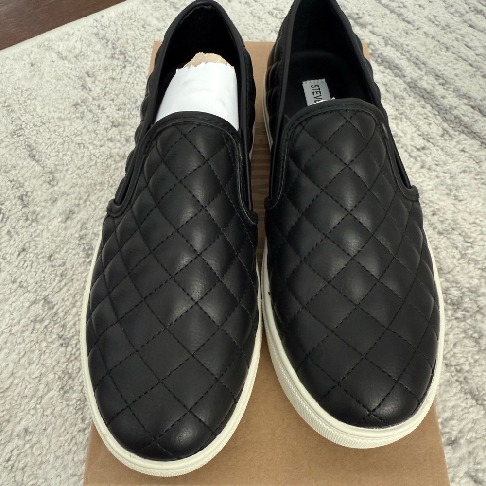 Steve Madden Black Quilted Loafers